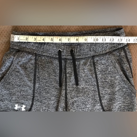 NWOT Under Armour Charcoal Loose Fit Drawstring Workout Capris - S - Picture 5 of 7